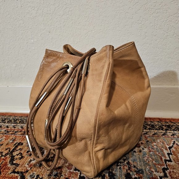 Vintage 1970s Vakko Light Brown Leather Bucket Shoulder Bag - Picture 2 of 8